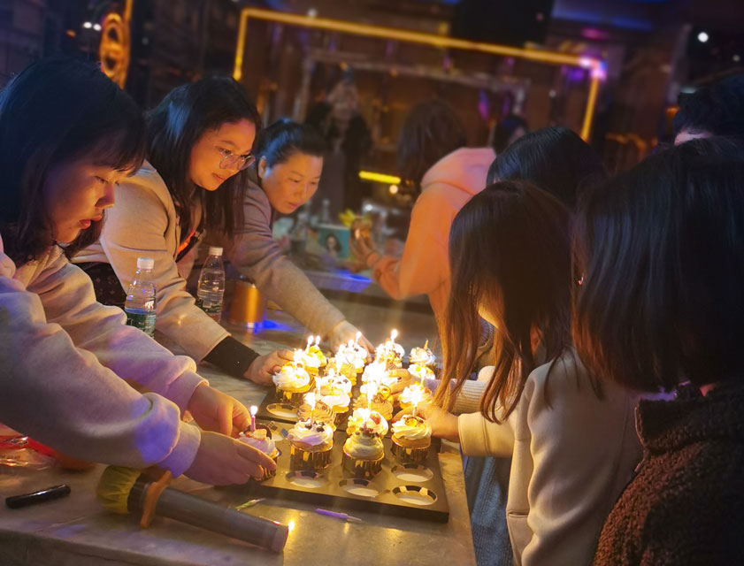 HIGH唱KTV！——江南网页版_江南(中国)官方防雷第一期员工生日会